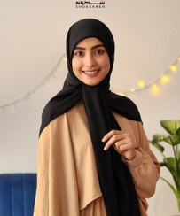 تصویر روسری کرپ‌حریر مشکی جت بلک قواره 130، بسیار با کیفیت، با دوام و کاملا مشکی