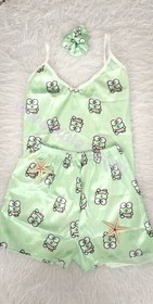 تصویر ست تاپ شلوارک زنانه همراه با اسکرانچی 