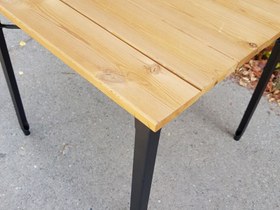 تصویر نیمکت فلزی با رویه چوبی 