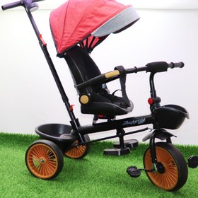 تصویر سه چرخه فلزی با سایه بان رنگ قرمز 