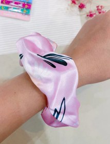 تصویر کش مو اسکرانچی صورتی 