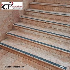 تصویر ترمز پله عرض ۵ سانتیمتر رنگ مشکی رول ۱۰ متری 