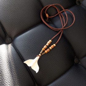 تصویر گردنبند حکاکی طرح دم نهنگ 