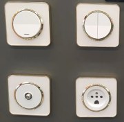 تصویر کلید و پریز ایران الکتریک مدل اسپیناس سفید زه طلایی 