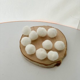 تصویر پوم پوم سفید 