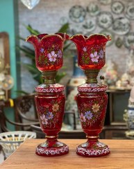 تصویر چراغ نفتی خوشرنگ قرمز نقاشی دست جفت باهم 