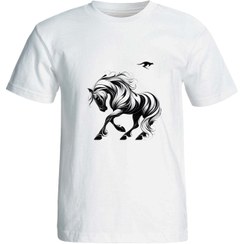 تصویر تیشرت سفید مردانه با طرح گرافیکی فوقالعاده زیبای اسب وحشی | کانگورومارکت Men's white t-shirt with a stunning graphic design of a wild horse.