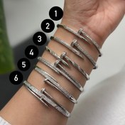 تصویر دستبند بنگل کارتیر مدل میخی از استیل 