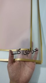 تصویر کاغذ ضد آب خارجی زمینه گلبهی حاشیه شفاف طلایی 