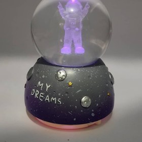 تصویر گوی پیروزی فضانورد 