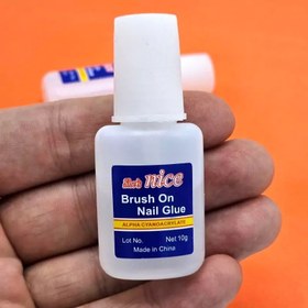 تصویر چسب ناخن مدل لاکی 