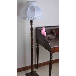 تصویر آباژور سالنی آوید چوبی گردویی با کلاهک لورین 