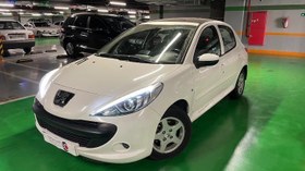 تصویر پژو 207 مدل 1400 ا دنده ای سقف شیشه ای دنده ای سقف شیشه ای