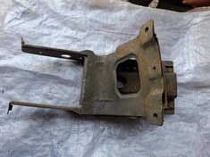 تصویر پایه نگهدارنده تلسکوپی فرمان پژو ۴۰۵ 