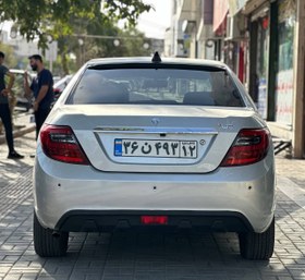 تصویر بال شیشه رنگ مشکی 