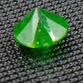 تصویر جواهر دمانتوئید D70 