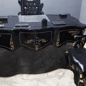 تصویر میز کلاسیک سلطنتی 