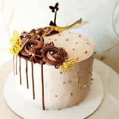 تصویر کیک تولد شکلاتی خانگی با فیلینگ موز و گردو با طرح روز مادر و زن (قابل سفارش باطرح دلخواه شما) 