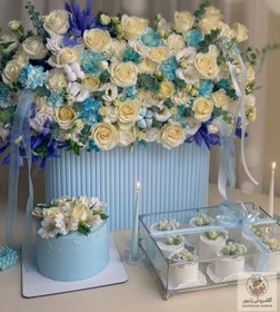 تصویر باکس گل و کاپ کیک خواستگاری سفید آبی فلوبار | کد: ZNB-PS5 