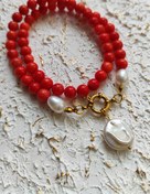 تصویر گردنبند سنگ مرجان و مروارید باروک سکه ای با قفل استیل طلایی|زیور خاص و لوکس زنانه 