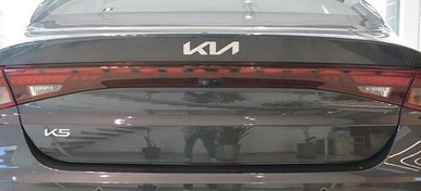 تصویر چراغ عقب روی صندوق کیا K5 