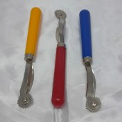 تصویر رولت خیاطی فلزی دسته پلاستیکی 