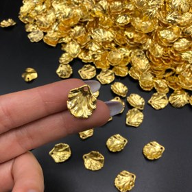 تصویر آویز برگ طلایی 