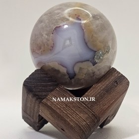 تصویر گوی عقیق 136 گرمی با پایه چوبی agate ball5