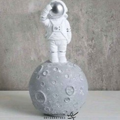 تصویر مجسمه دکوری آدم فضانورد 