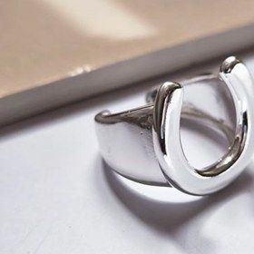 تصویر انگشتر زنانه برند فشن مدل نعل اسب استیل رنگ ثابت Women's ring, horseshoe model