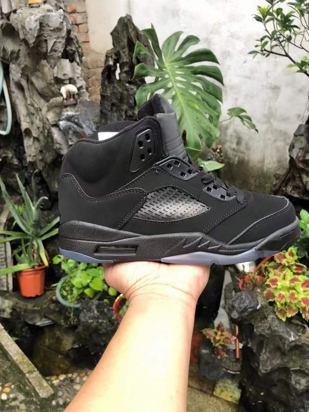all black retro 5