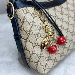 تصویر کیف دوشی متوسط Gucci Emblem 