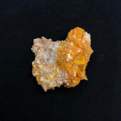 تصویر کانی ولفنیت کلکسیونی کمیاب نارنجی رنگ نمونه کوچک و کلکسیونی Wulfenite