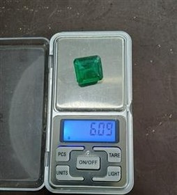 تصویر سنگ زمرد درشت 