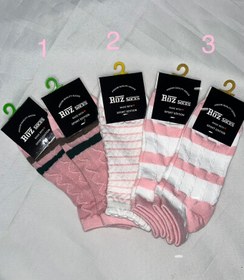 تصویر جوراب صورتی 