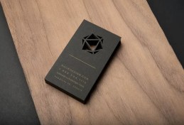 تصویر کارت ویزیت چند ضلعی چوبی 