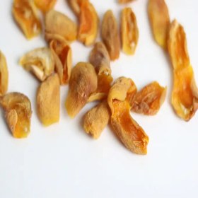 تصویر پر زردالو ارگانیک 