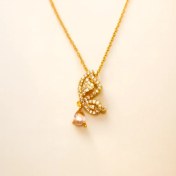 تصویر گردنبند پروانه‌ای رنگ ثابت 