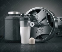 تصویر عکس هالتر و مکمل های بدنسازی در زمینه تیره 