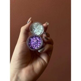 تصویر گیلیتر آرایشی صورت و شاین چشم و گونه 