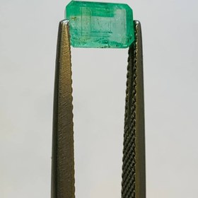 تصویر نگین زمرد پنجشير سایز 8*6 میلی‌متر 