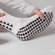 تصویر جوراب ورزشی استپ دار مشکی 