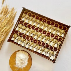 تصویر سینی ویفر ترحلوا زعفرانی 