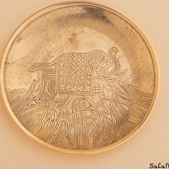 تصویر بشقاب برنجی دیوارکوب هندی مدل یاسمن 