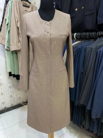 تصویر مانتو شلوار اداری مدل یقه گرد دکمه مخفی ۴ خونه ریز 