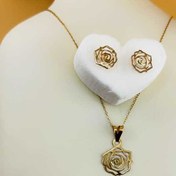 تصویر نیم‌ ست طلا گل رز | نماد عشق عمیق، زیبایی اصیل و زنانگی قدرتمند 