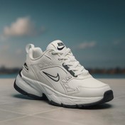 تصویر کفش اسپرت زنانه نایک چرم ضدآب سبک مناسب پیاده‌روی روزمره 