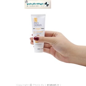 تصویر ضد آفتاب فیزیکال کرم پودری بژ طبیعی پوست حساس SPF40 پرودرما Sunblock Sunscreen Natural Beige SPF 40 PRODERMA