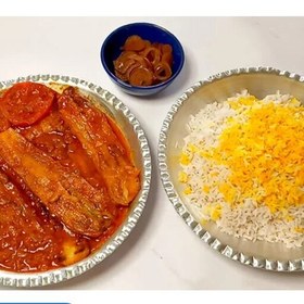 تصویر خورشت بادمجان با گوشت چرخ کرده با پلو زعفرانی 