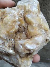 تصویر سنگ سیترین زیبا طرح منشوری 